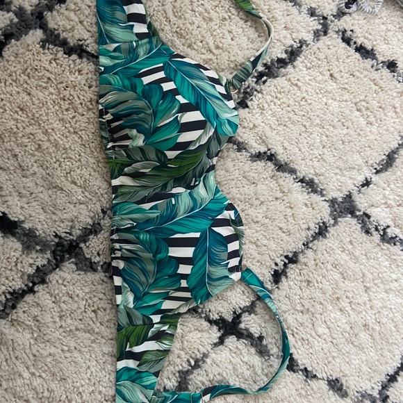 A super cute bikini top! - Picture 2 of 2